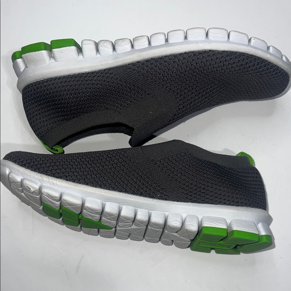 Kids No Sox Slip On Shoes size 3 - Picture 3 of 8